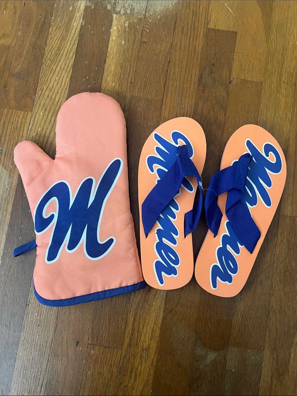 🇦🇹🍫Manner Wien - Austria - Oven Mitt and Flip Flop Set - Euro 38/39 🍫🇦🇹